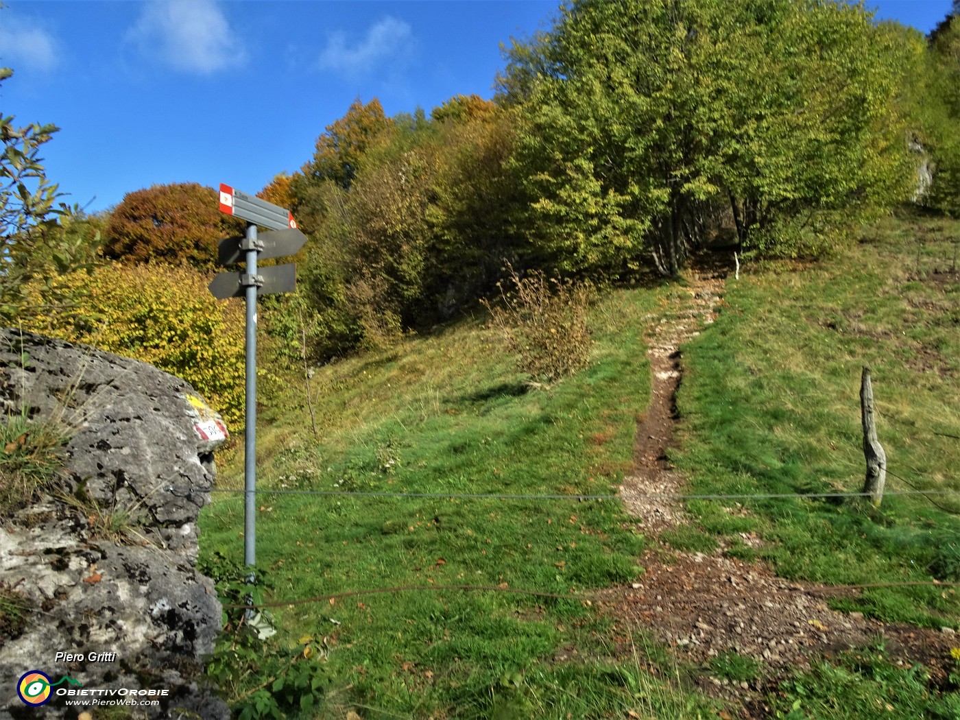 45 e via per breve decisa salita al Monte Zucco.JPG